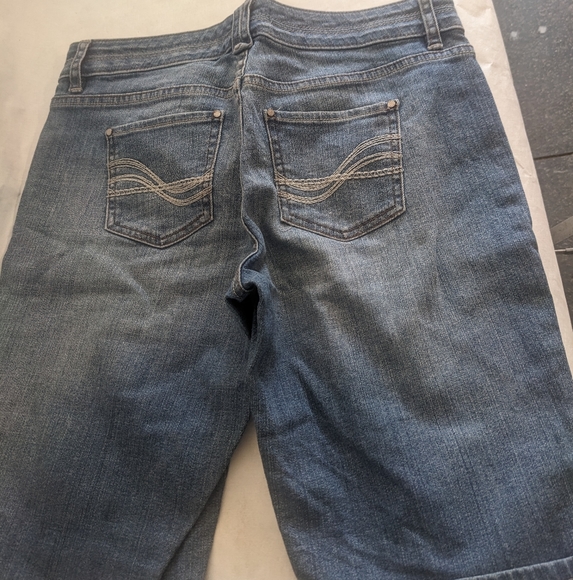 NWOT White House Black Market Bermuda shorts - Picture 3 of 3